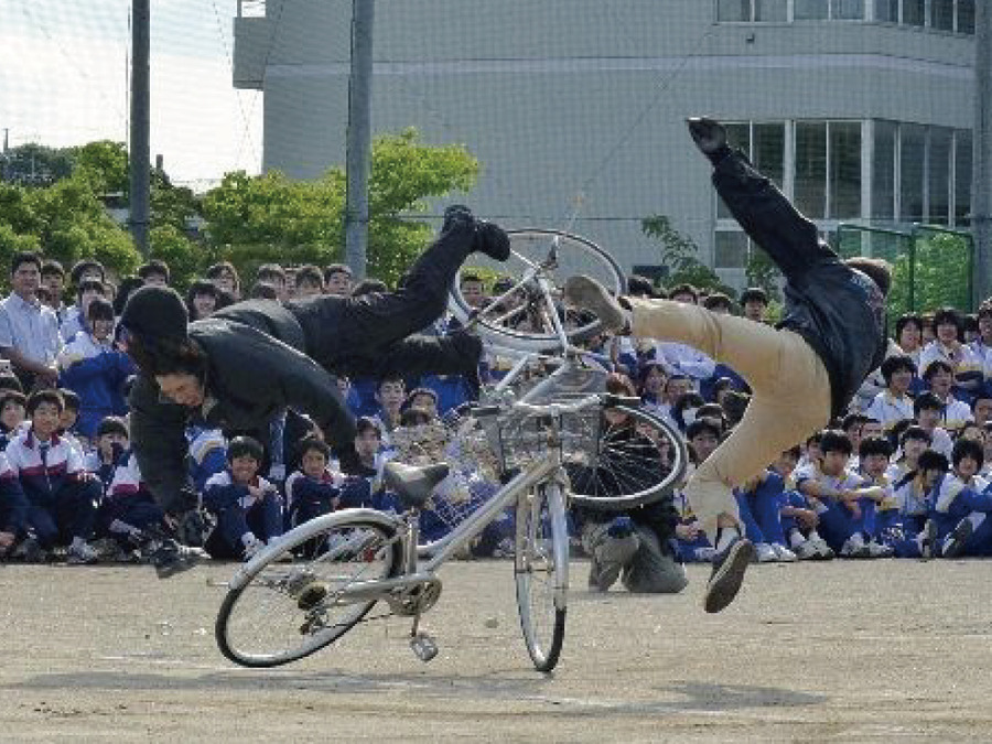 神戸では強制加入になる予定！年間1000円で5000万円の補償の自転車保険制度ができるみたい。 神戸ジャーナル