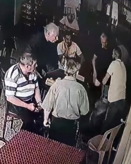 Heimlich manevrasıyla kurtuldu, okeye döndü!
