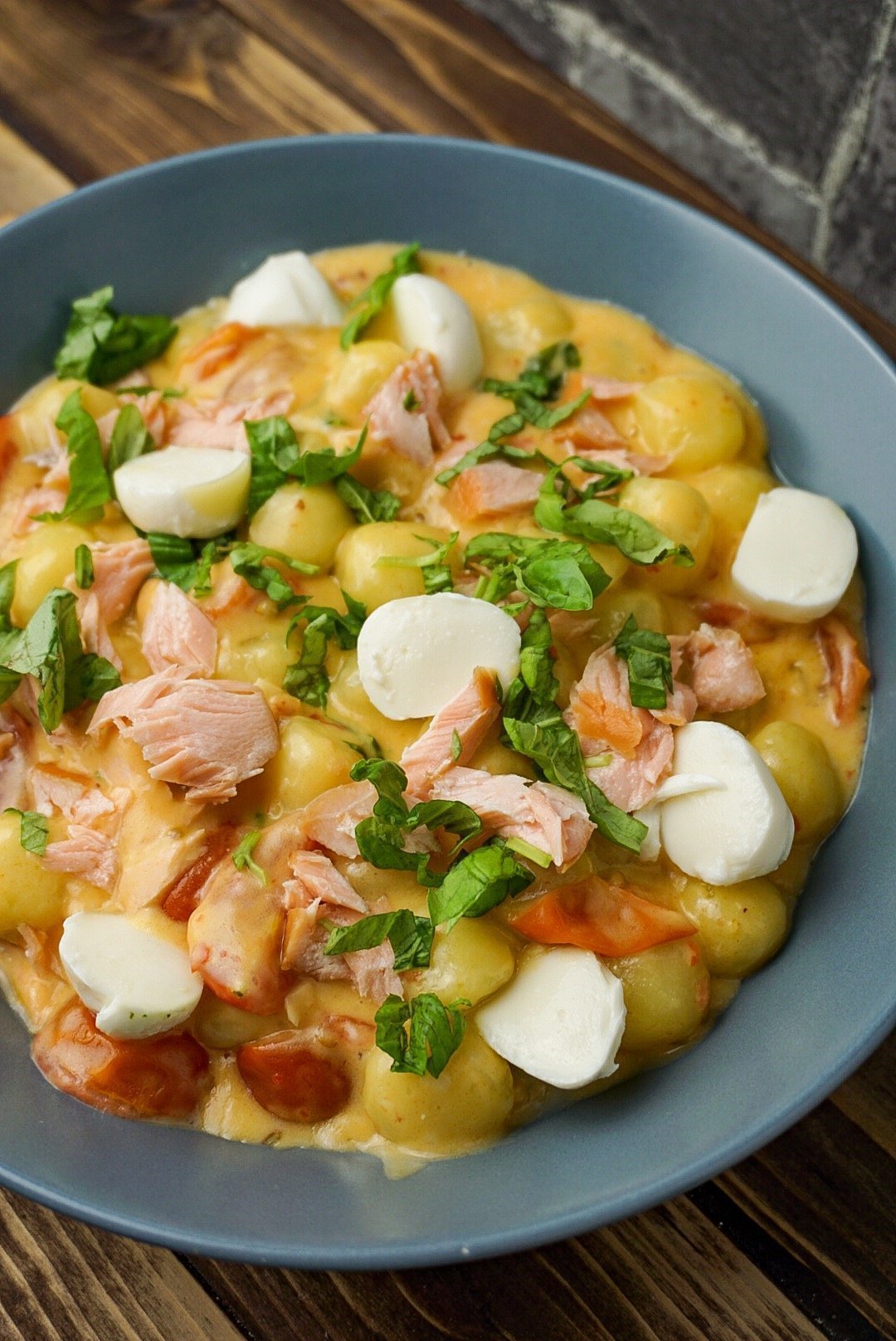 Gnocchi in pikanter TomatenSahne Soße mit Lachs Kochhochgenuss