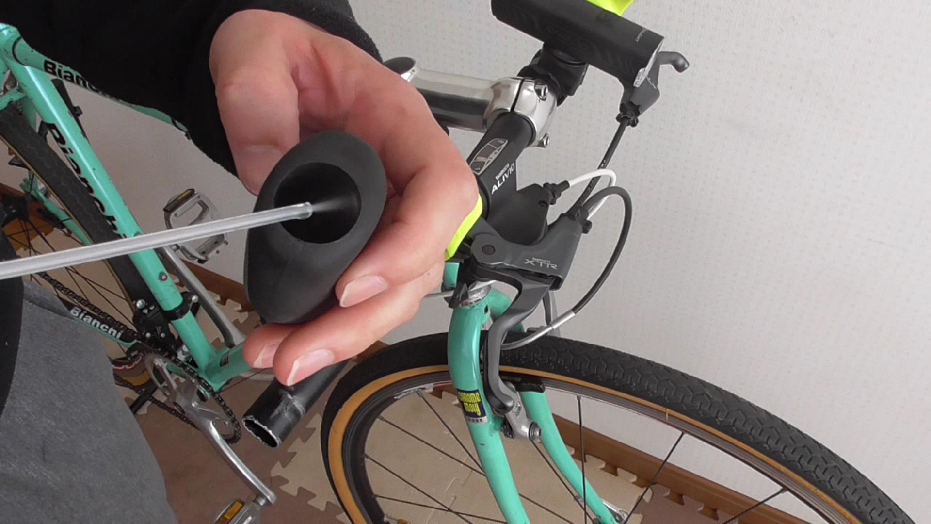 【動画あり】グリップの外し方・付け方（交換方法）【自転車】 古賀修三のじてんしゃ学園