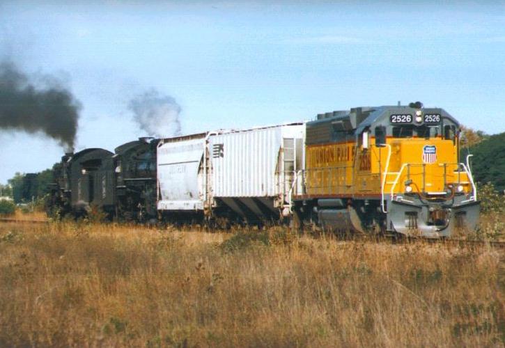 Soo Line 1003 and 2719 Heading to Winter Quarters, September, 1998