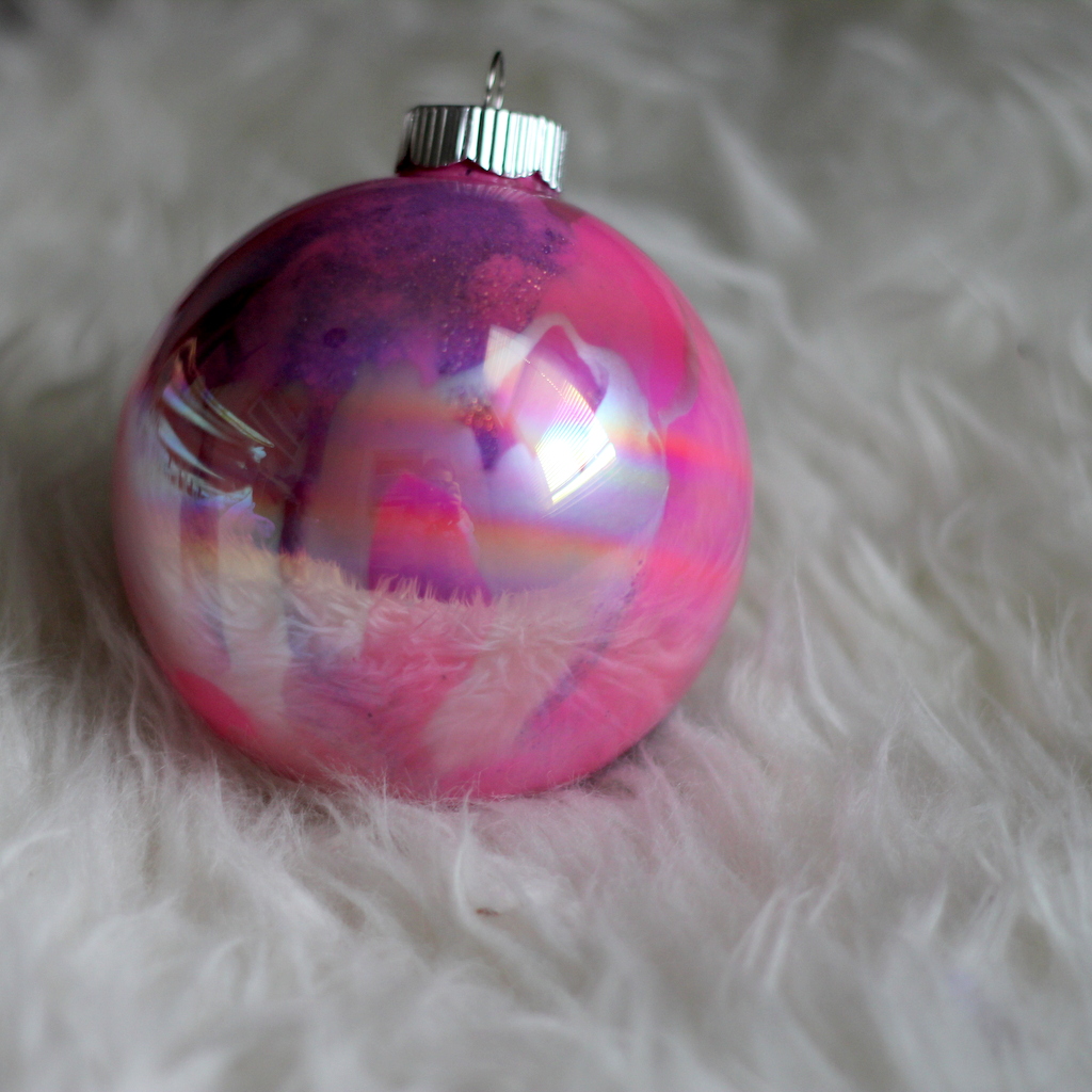 DIY swirled globe ornament