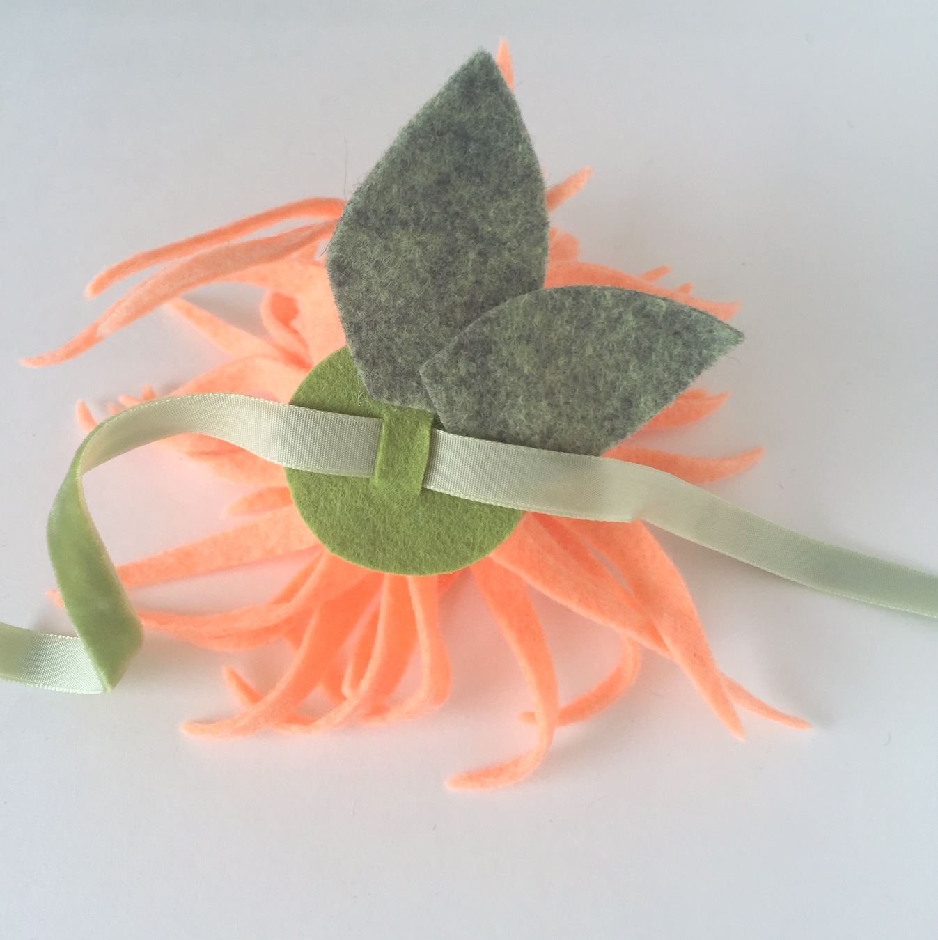 how to make the most beautiful felt flower garland