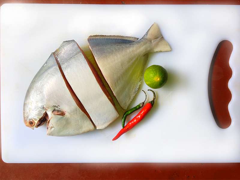 Extra Large Silver/White Pomfret Online Fish&Meat Store Of Kolkata