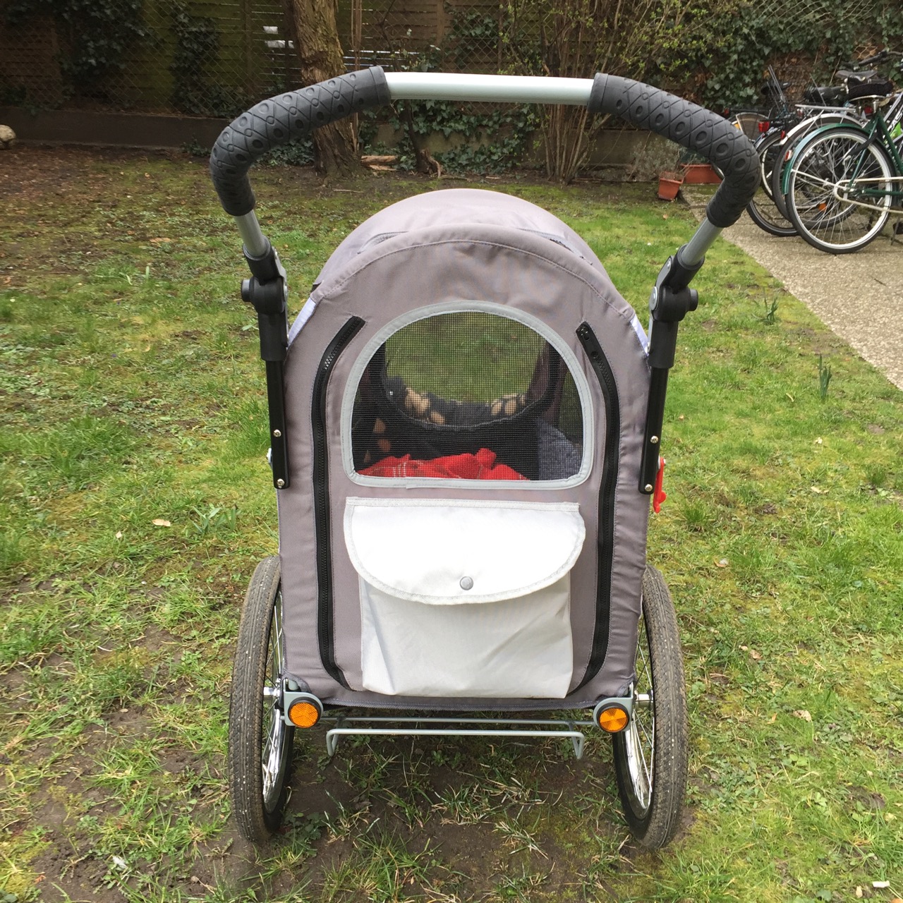 Kinderwagen für Hunde? Ein Hundebuggy im Test. Kommst du hierher
