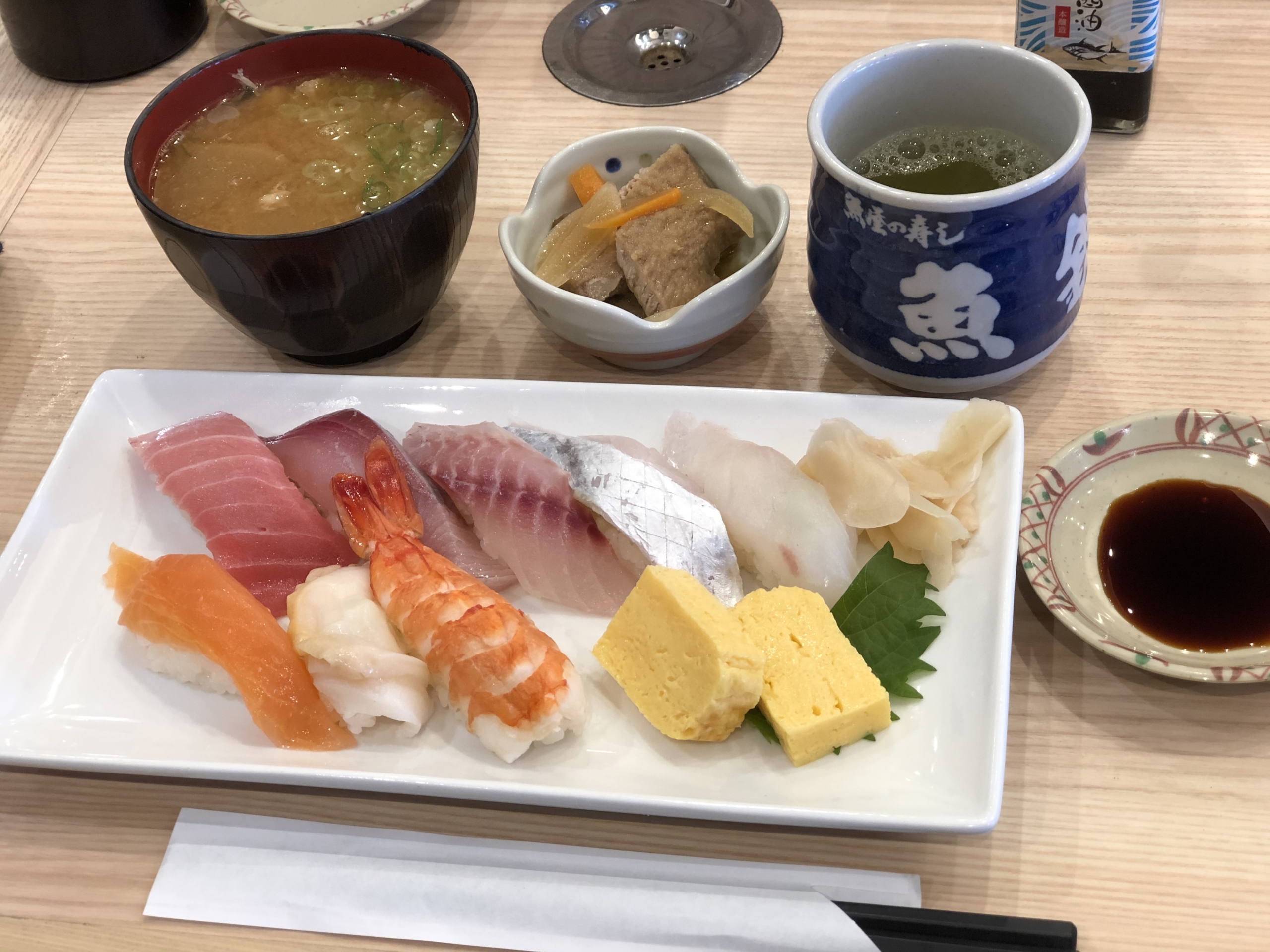 魚屋の寿し『魚錠』江南店で、人気No.1！中とろ入り8貫ランチ！味噌汁、小鉢、フリードリンク付！ 江南しえなん ｜江南市の地域情報サイト！