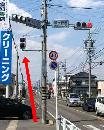 めちゃ高いっ！こんなところに歩行者用の信号が！なぜ？？ | 江南しえなん ｜江南市の地域情報サイト！