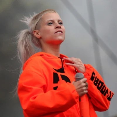YOLANDI VISSER - KONTA TV