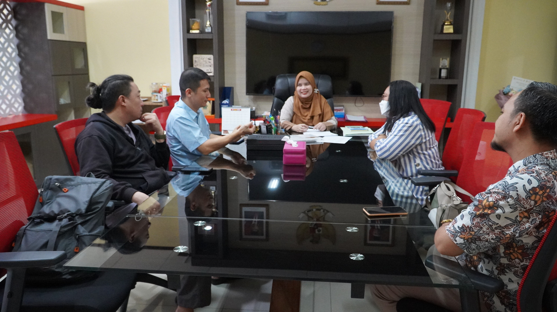 Alumni Prodi Spesialis Periodonsia Menyerahkan Bantuan Senilai 25jt