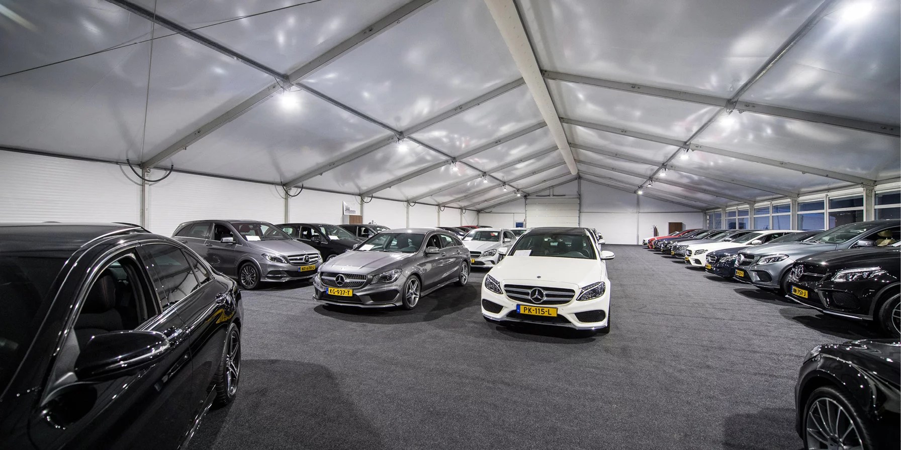 Mercedes Showroom Christmas 2023 Temporary showroom MercedesBenz Kontent Structures