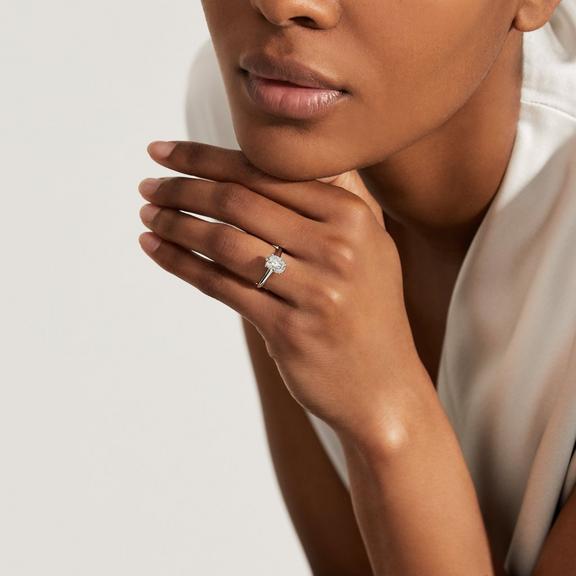 Oval Engagement Rings Vs. Round Which To Choose? Kontrol Magazine