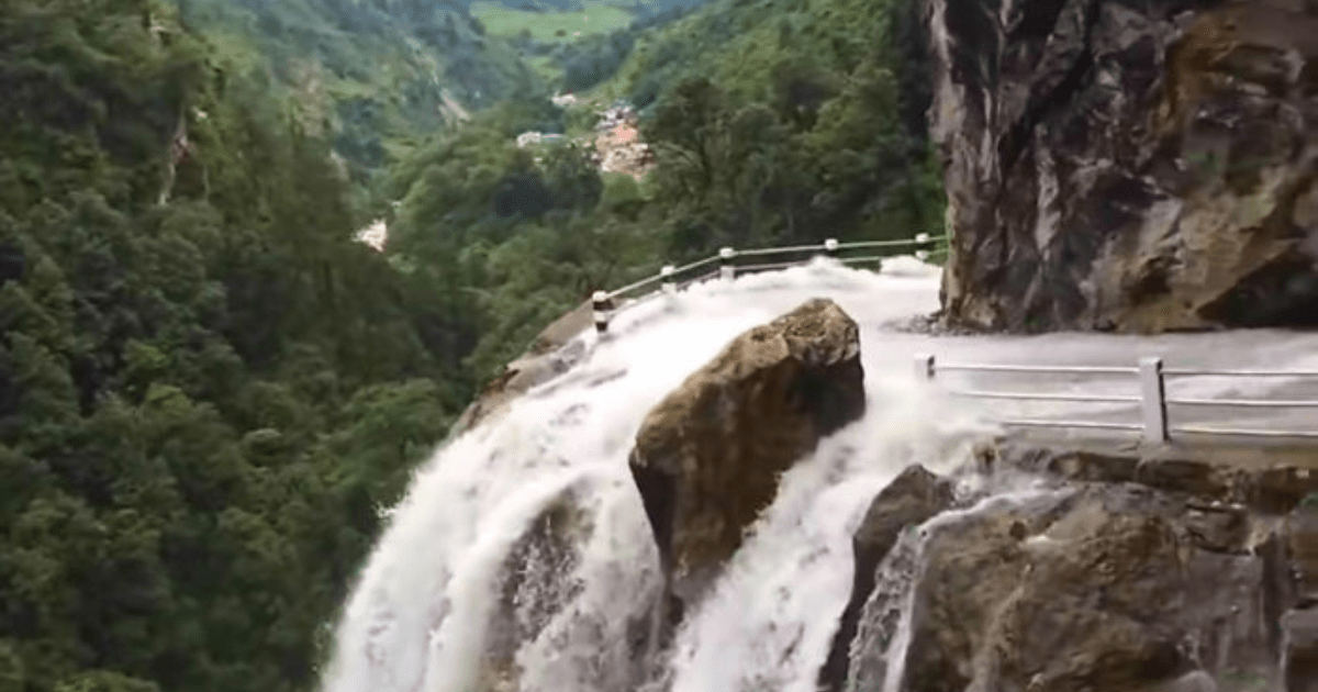 The most dangerous road in the world surrounded by waterfalls koppiz