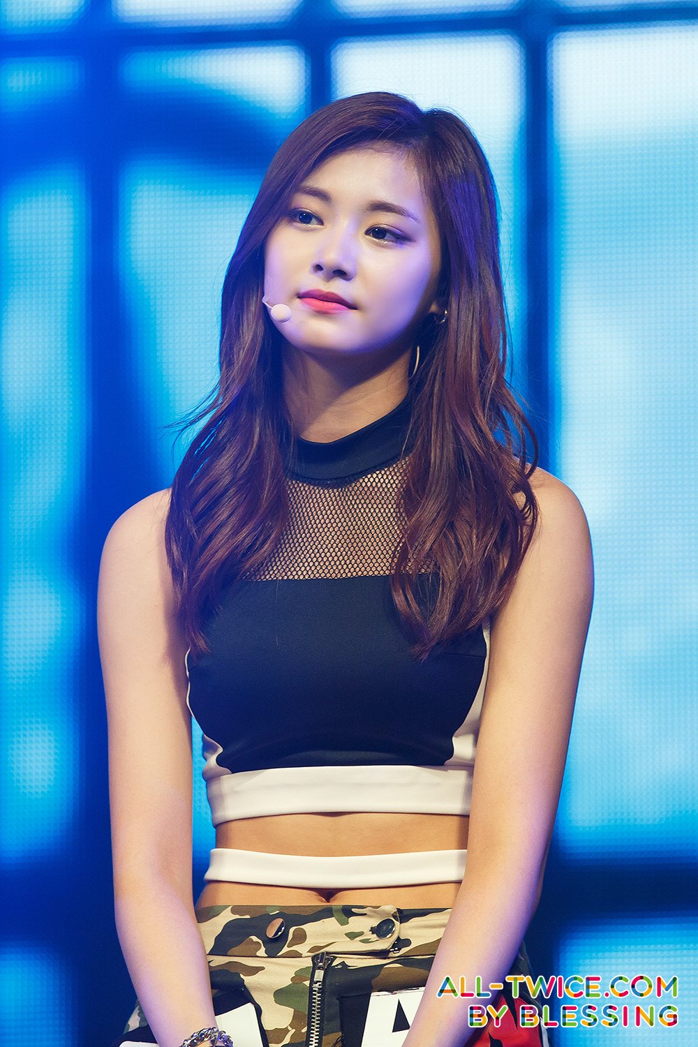 8 Photos Reveal How Small TWICE Tzuyu's Waist Really Is Koreaboo