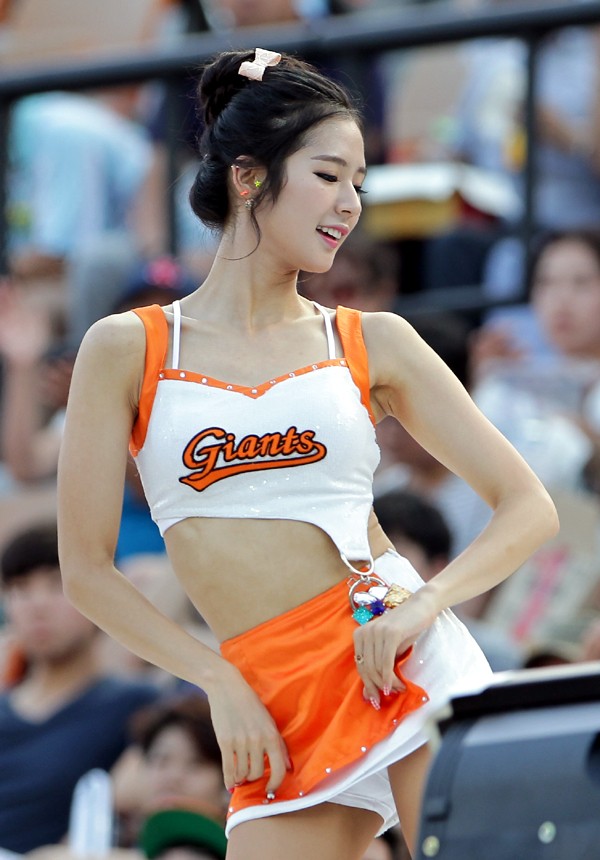 This Cheerleader Debuted As An Idol... But Nobody Cared Koreaboo