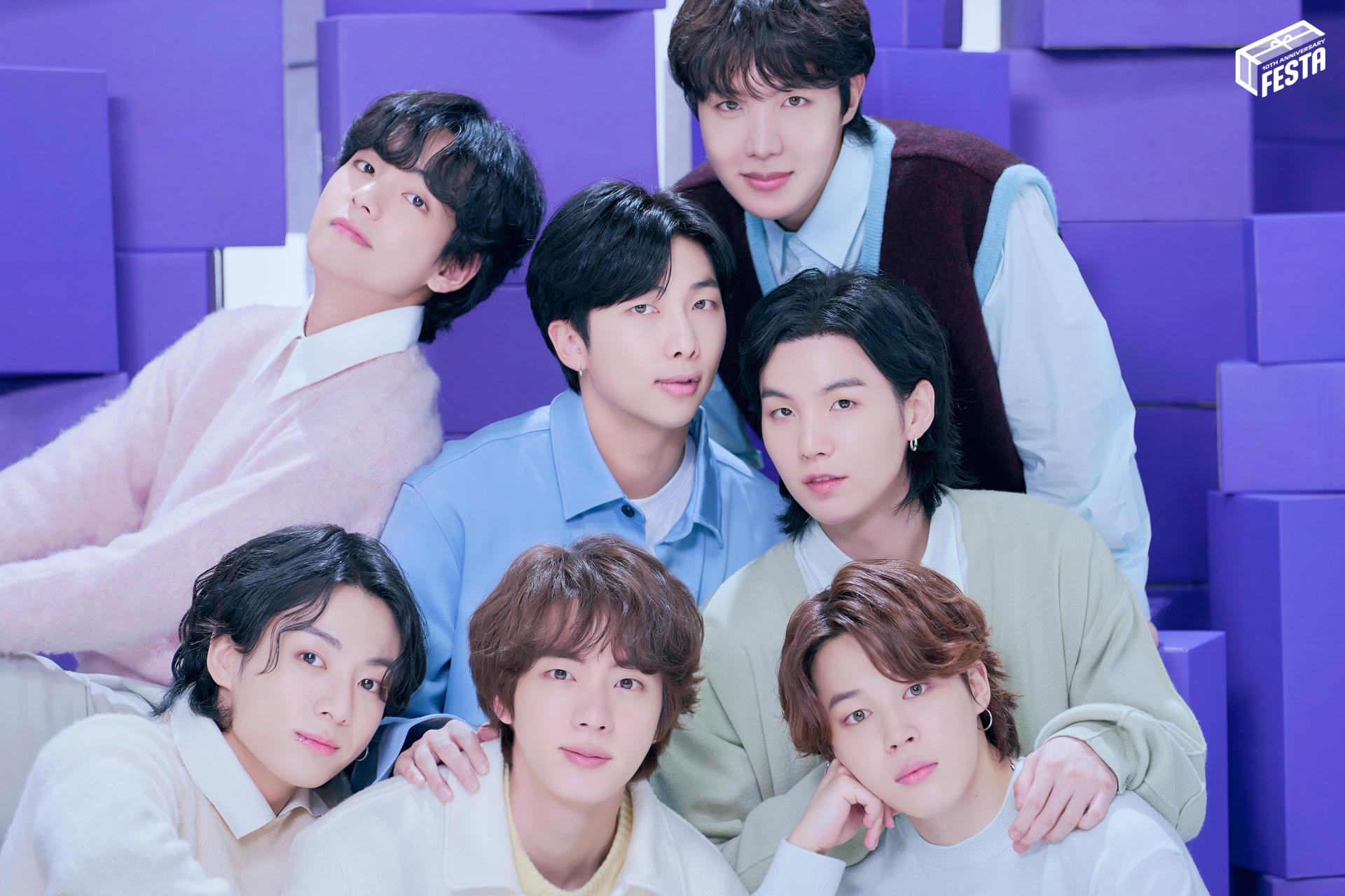 BTS Rayakan 10 Tahun Debut dengan Berbagi Foto Grup KoreanIndo