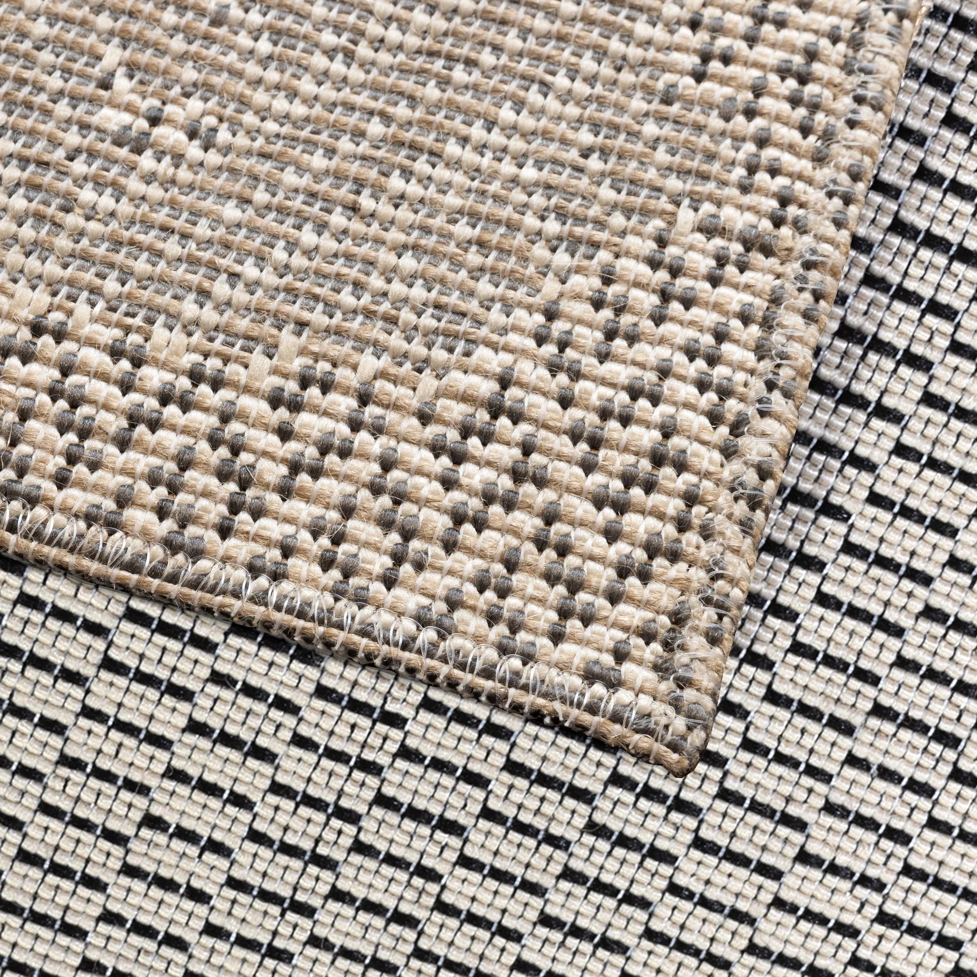 Akanni Indoor / Outdoor Rug Korhani