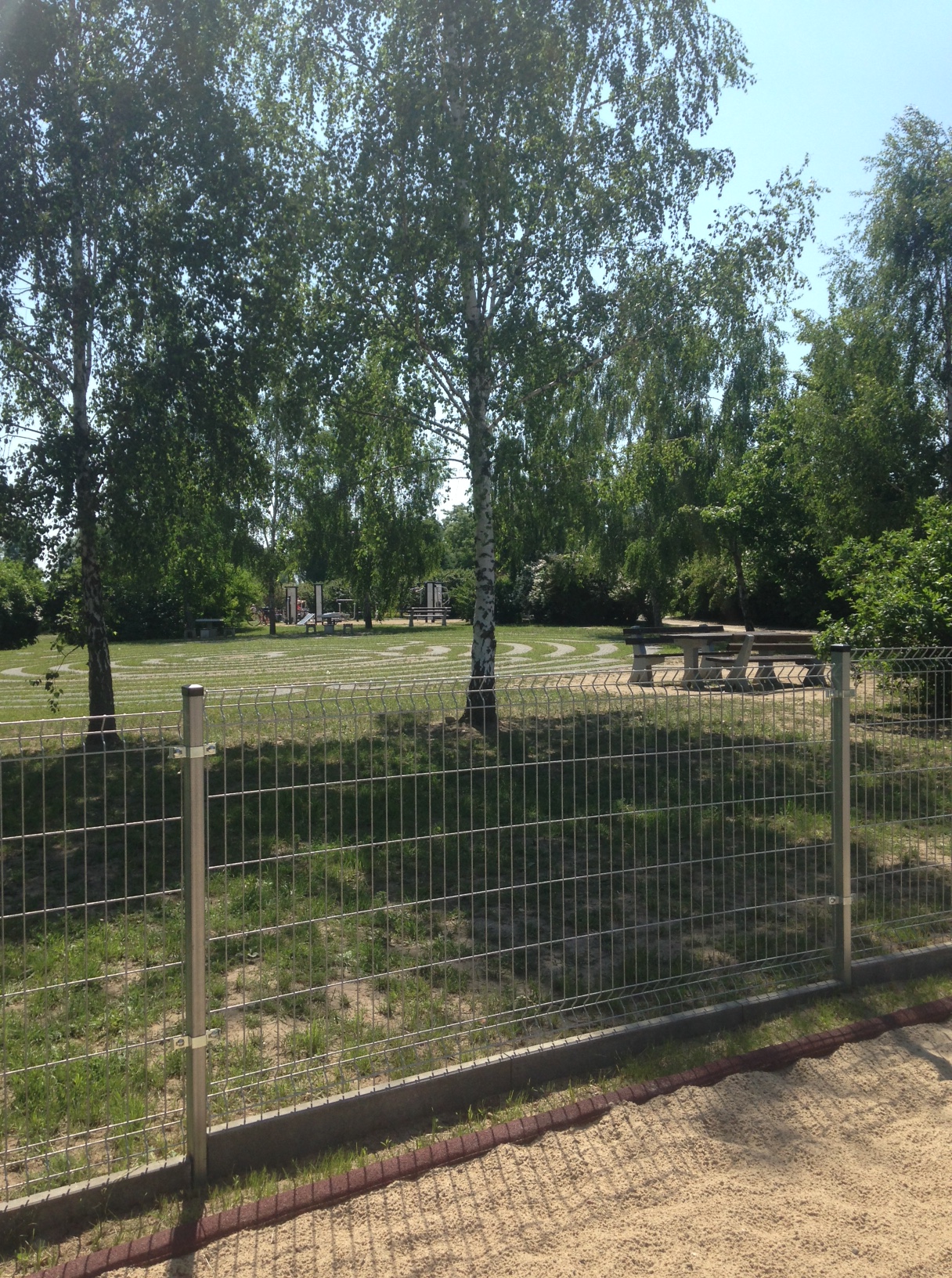 Plac zabaw nad Jeziorkiem Powsinkowskim od strony ul ...