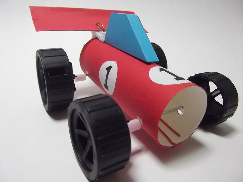 ゴム動力で走る車の工作 市販のタイヤ装着バージョン