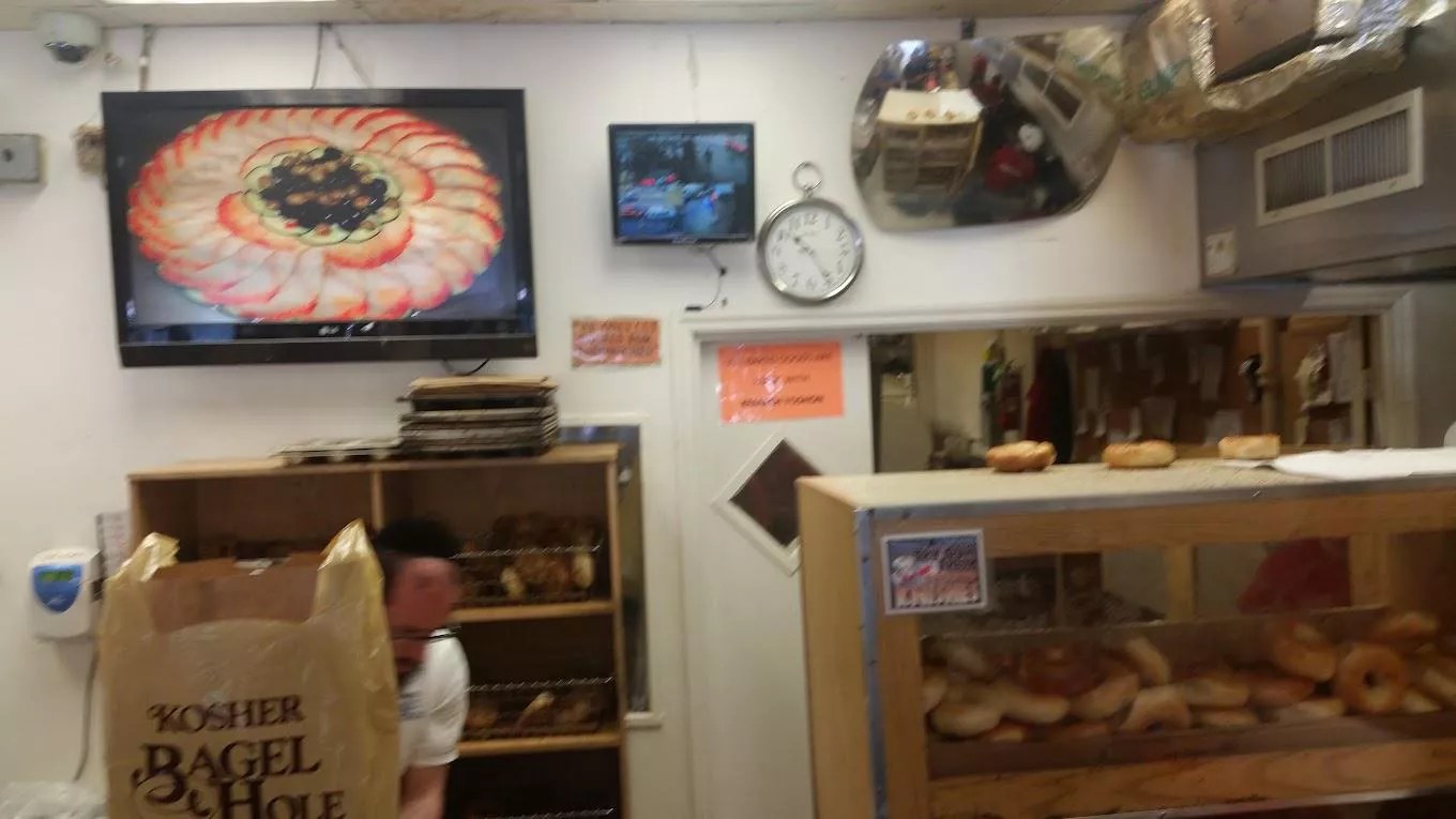 Kosher Bagel Hole Brooklyn (Kehilla Kashrus) Kosher Food Near Me