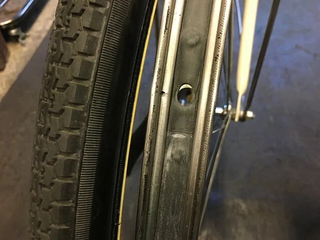 パンクの発生を防ぐ役目もする自転車リムテープって知ってましたか？ / コスナサイクル