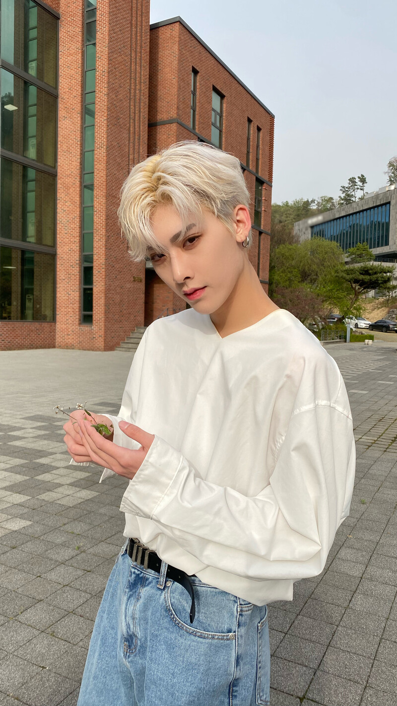 230417 Boys Twitter update (Ricky) kpopping