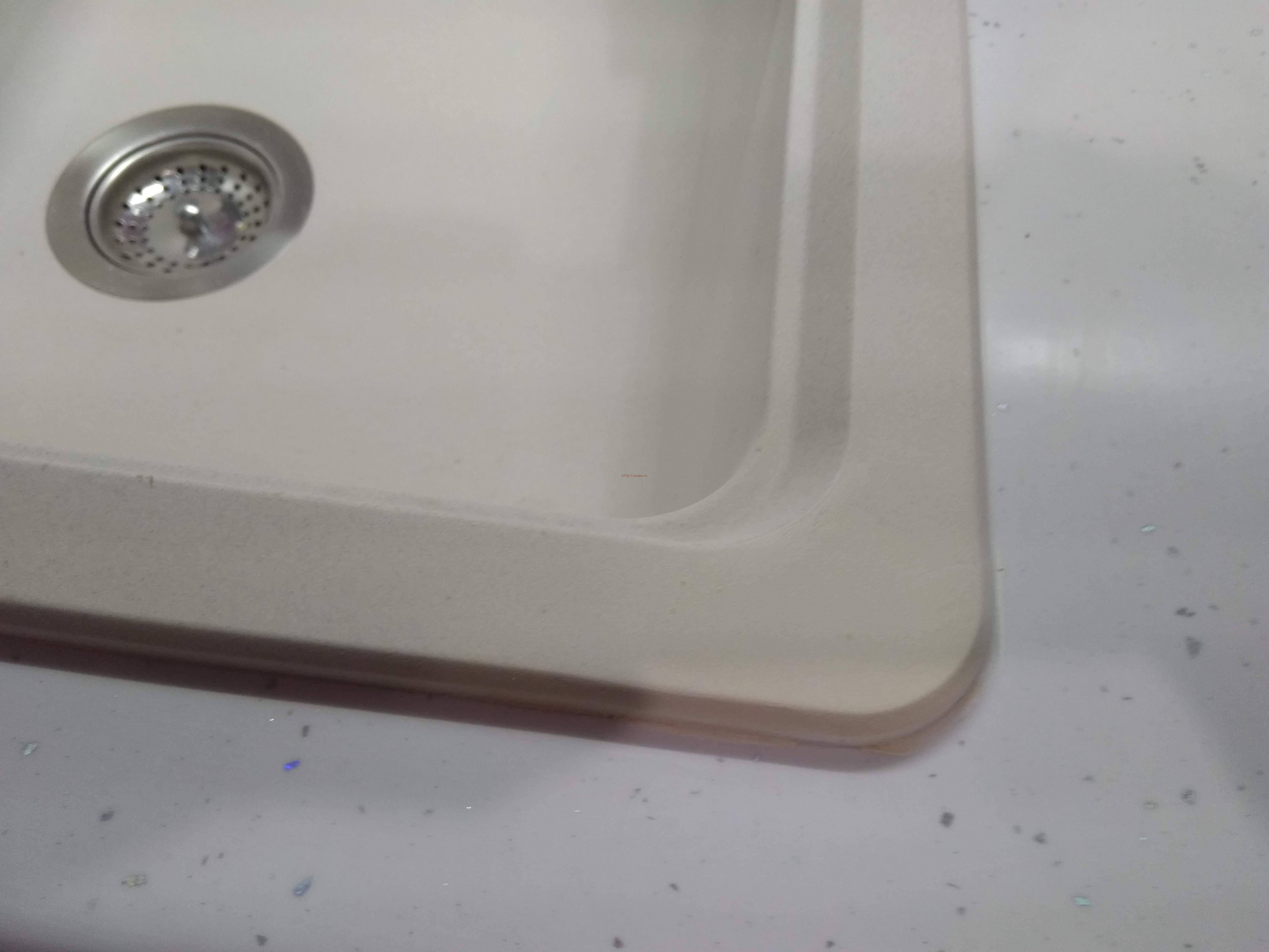 Треснула раковина из искусственного камня Бланко