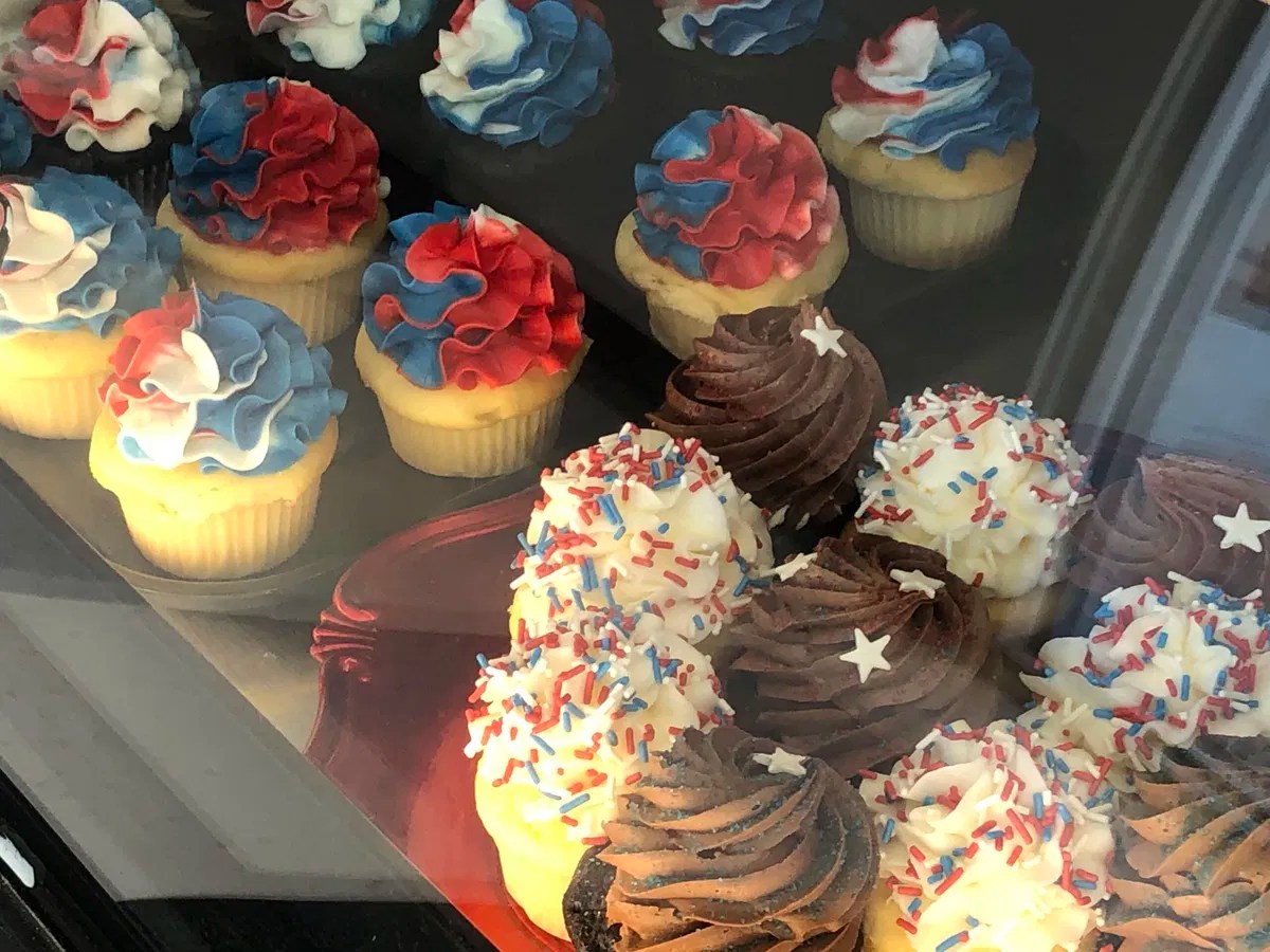 Colorado Springs bakery makes Inauguration Day cupcakes KRDO