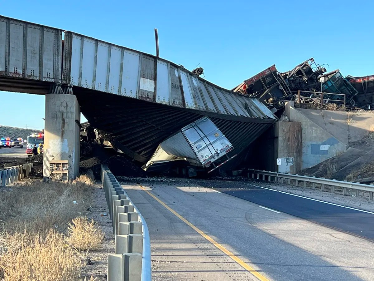 Truck driver killed in North Pueblo derailment, I25 closed in both directions KRDO