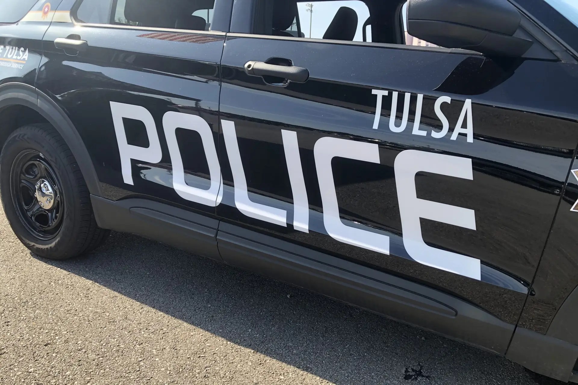 Tulsa Police respond to shooting at QuikTrip 102.3 KRMG