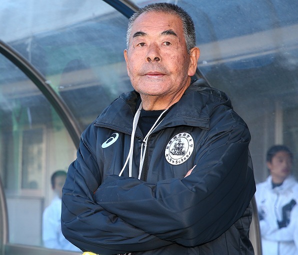 「国見時代も含めて一番苦労した年」高校サッカーの名伯楽、小嶺忠敏監督が指導歴51年目の冬に掴んだ選手権の舞台