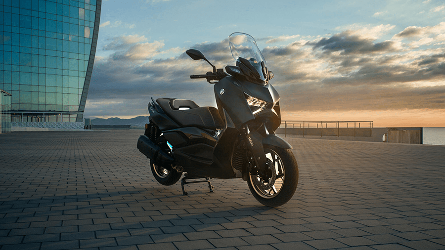 NEW YAMAHA XMAX CONNECTED บิ๊กสกู๊ตเตอร์จาก ยามาฮ่า พรีเมียมสปอร์ตสกู๊ต