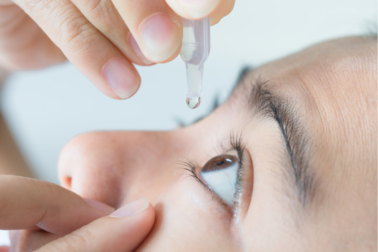 How To Use Eye Drops? (Step by Step Guide For Application)