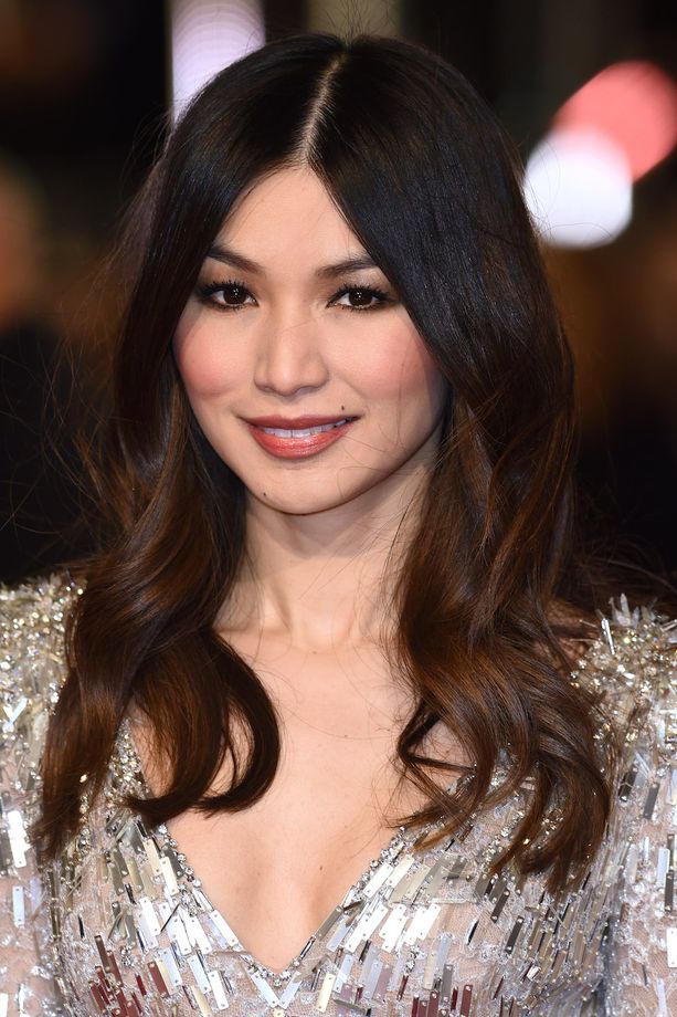 14 Hairstyles For Round Faces That Are Seriously Flattering