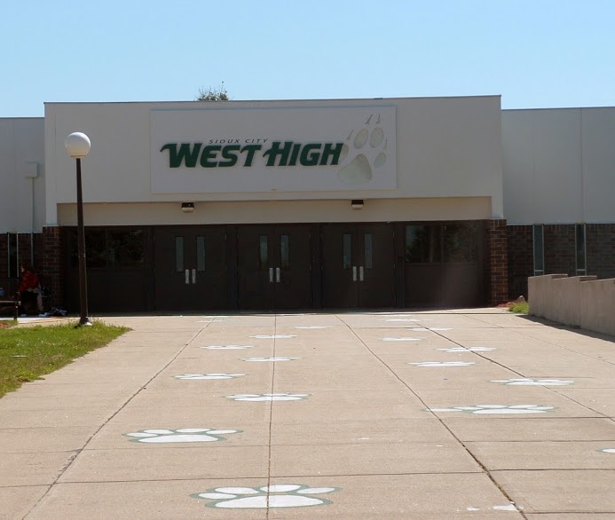 STUDENT CHARGED IN THREAT MADE AT SIOUX CITY WEST HIGH KSCJ 1360