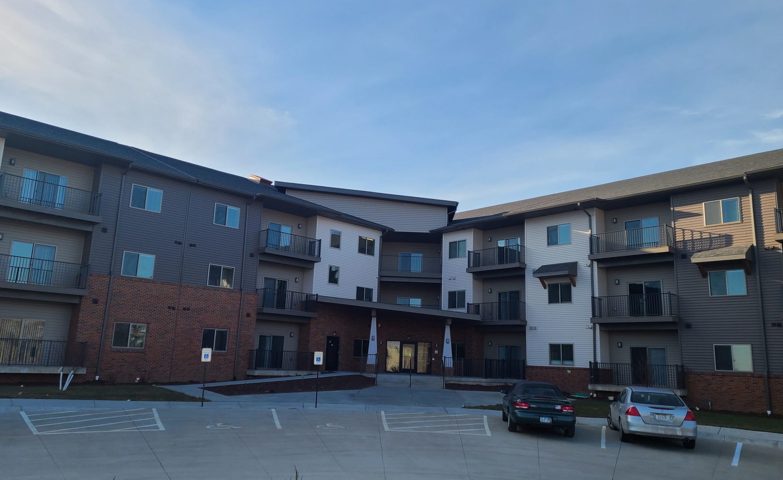 SUMMIT RIDGE APARTMENTS OPEN IN SUNNYBROOK AREA OF SIOUX CITY KSCJ 1360