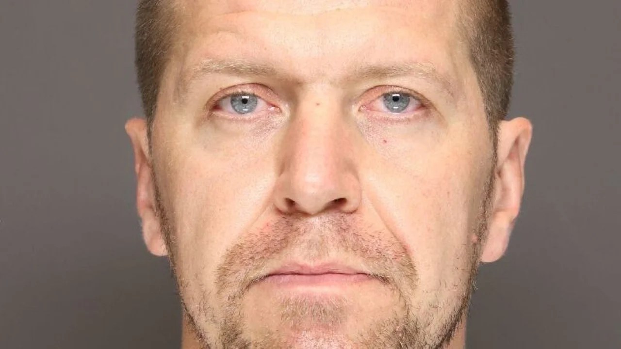 St. Paul man charged with assault, illegal gun possession in Apple