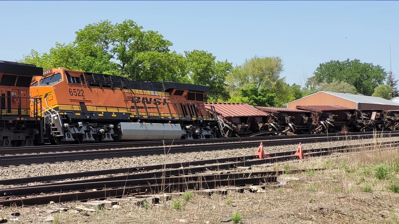 BNSF train derails in Sauk Rapids 5 Eyewitness News