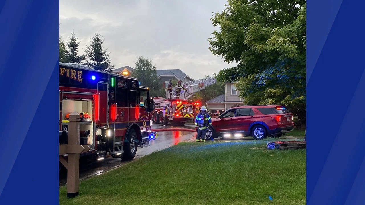Lightning strike believed to have caused early morning townhouse fire