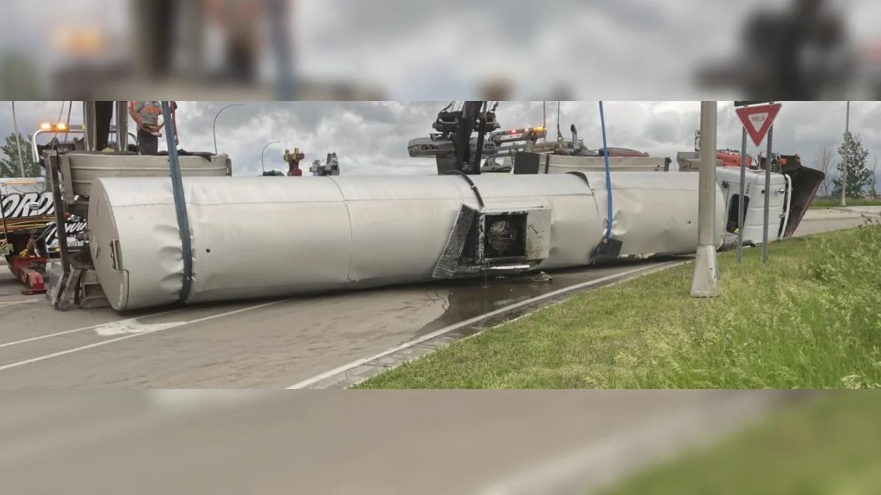 1 injured, 100s of gallons of chemical spilled in Blue Earth County