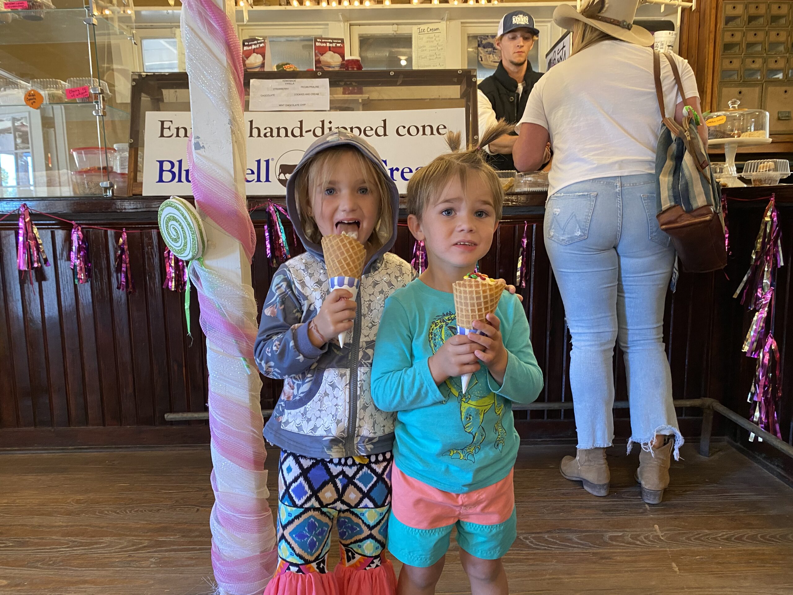 Round Top Fall Antique Show KTEX 106.1