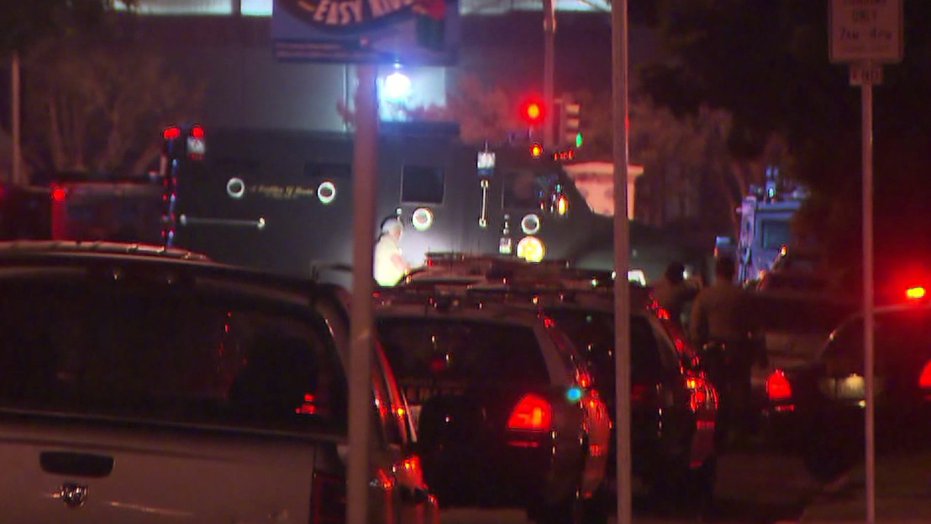 Paramount Standoff Ends With DeputyInvolved Shooting KTLA