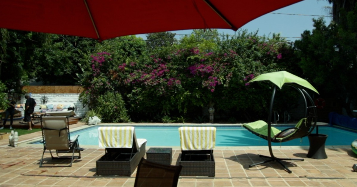 People are renting out their pools by the hour to strangers using an