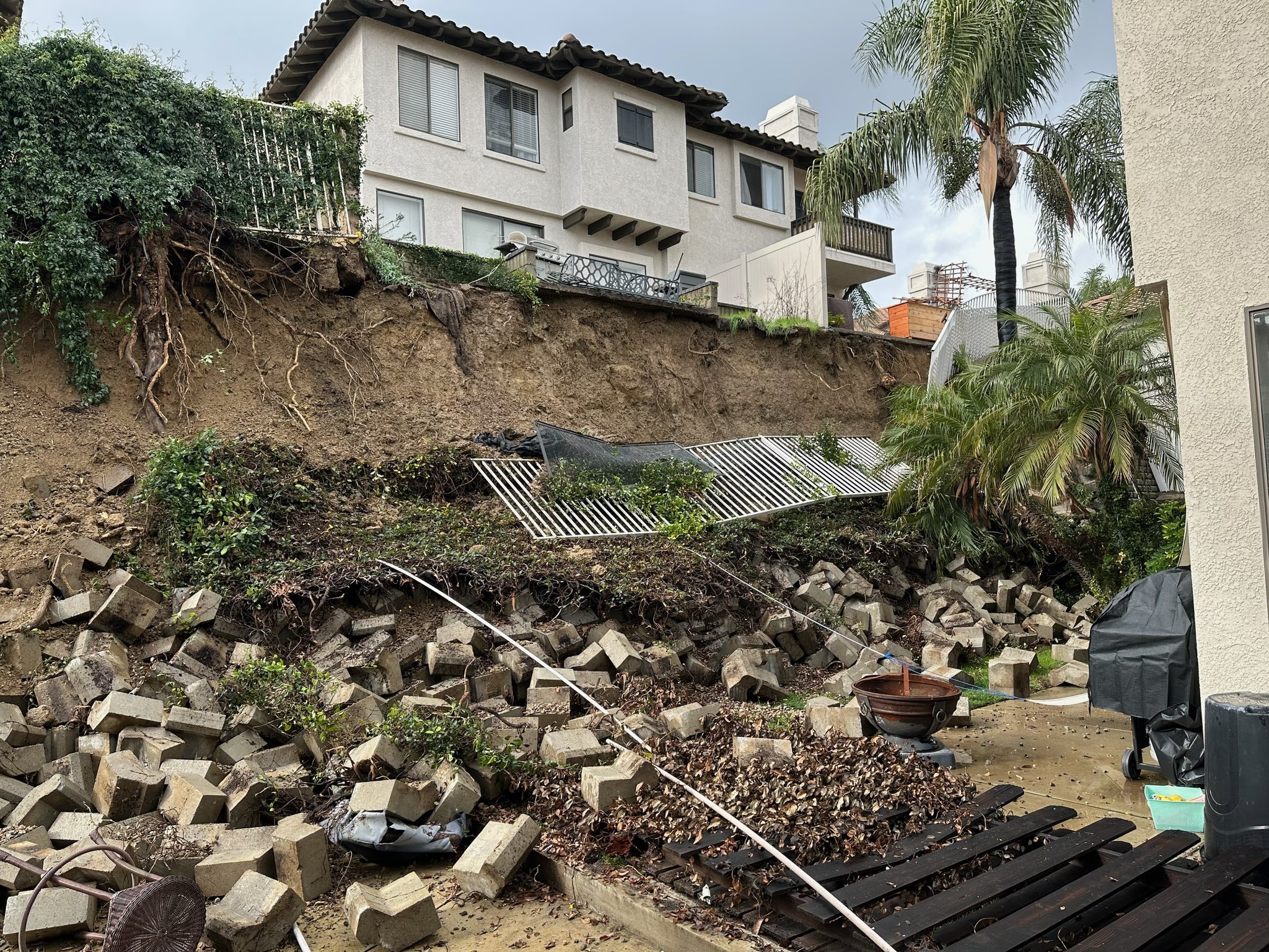 8 homes evacuated after retaining wall collapse in Riverside County