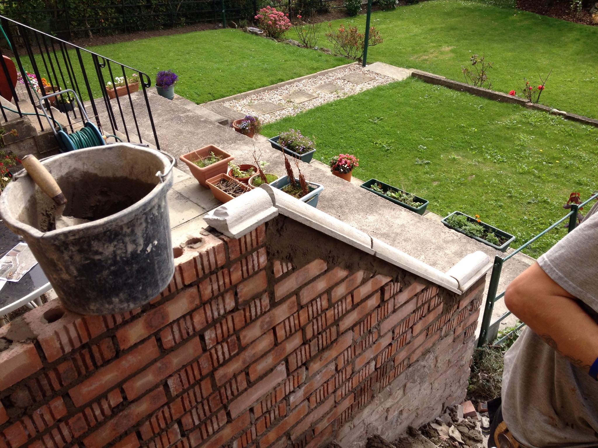 Building Edinburgh New wall and render KT Roofing Service, tel