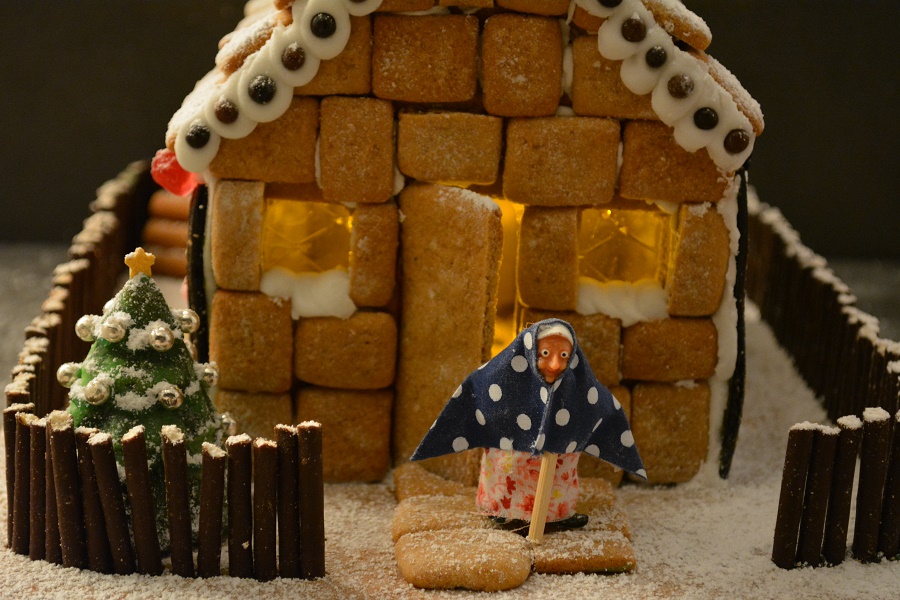 {Frohe Weihnachten} Ein märchenhaftes Lebkuchenhaus Der Kuchenbäcker