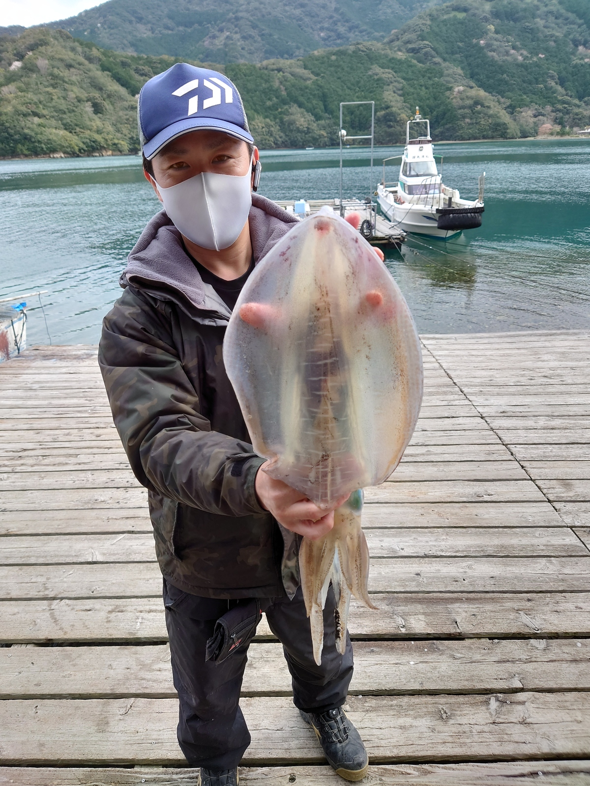 筏アオリイカ｜国丸渡船 三重県の筏釣り 磯釣り グレ釣り チヌ釣り アオリイカ釣り