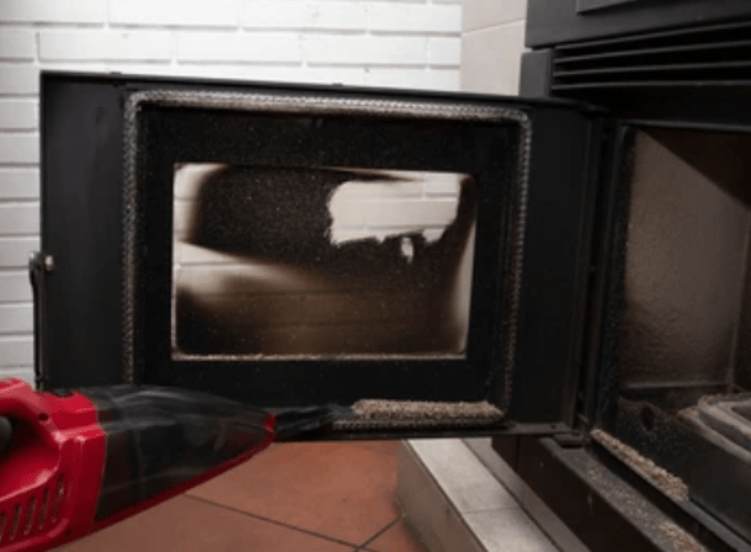 How to clean a wood stove? Practical guide to tips for good maintenance