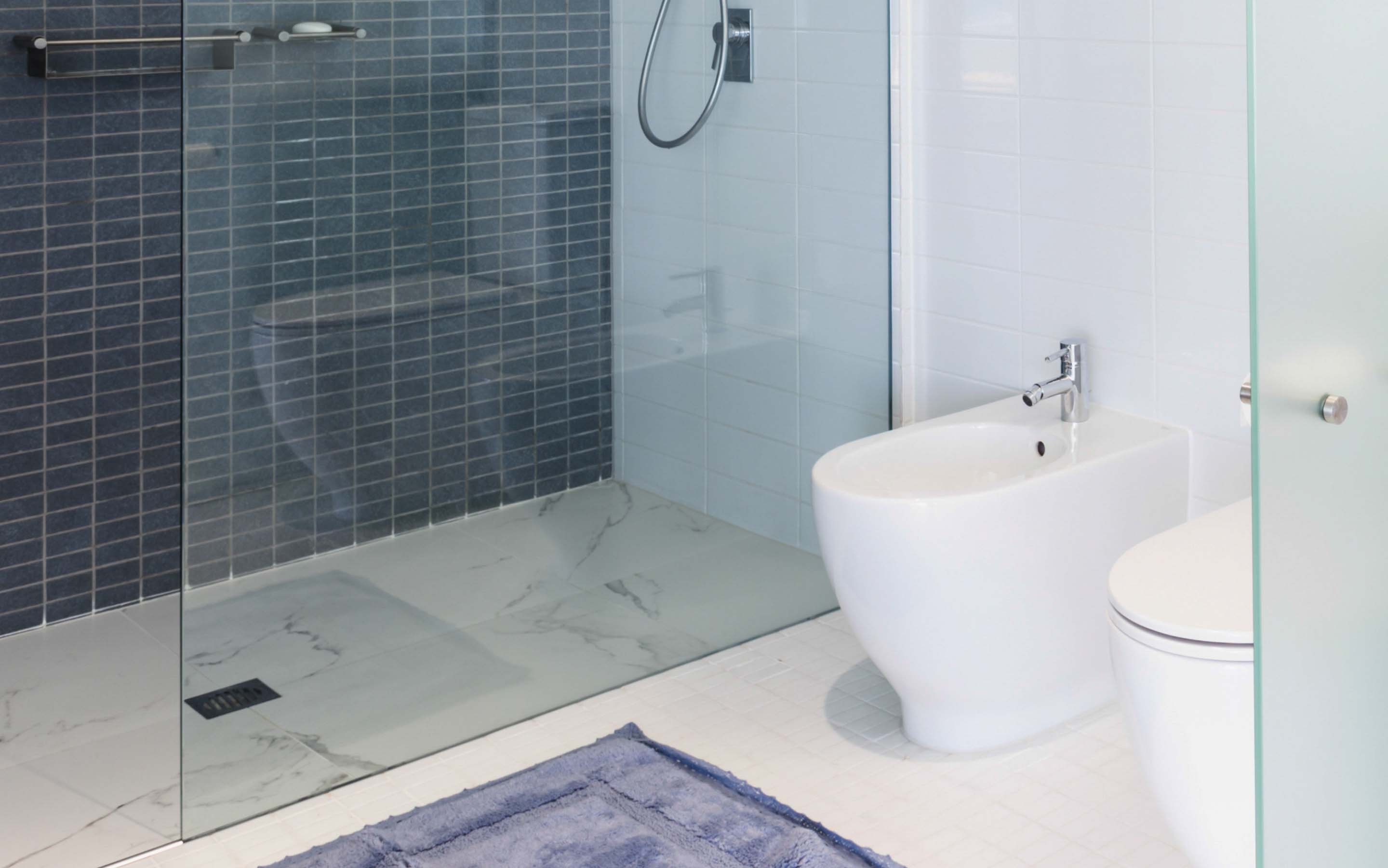 Curbless structural shower systems KurbX