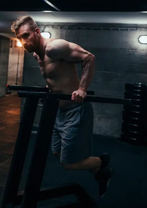 5 Clear Benefits Of Dips & Best Variations For Tricep Day