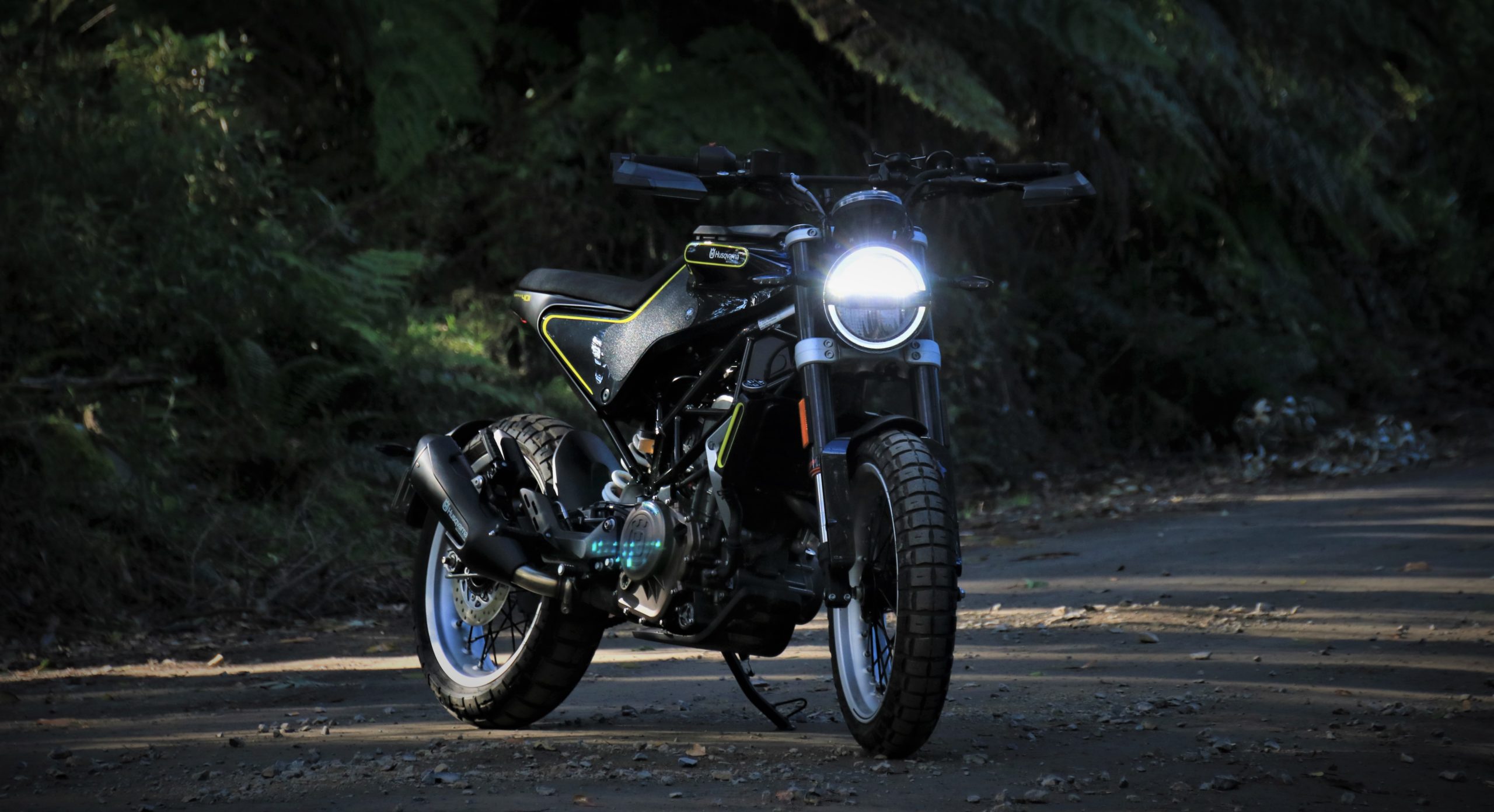 Bike Review Husqvarna Svartpilen 401 Kustom Kommune